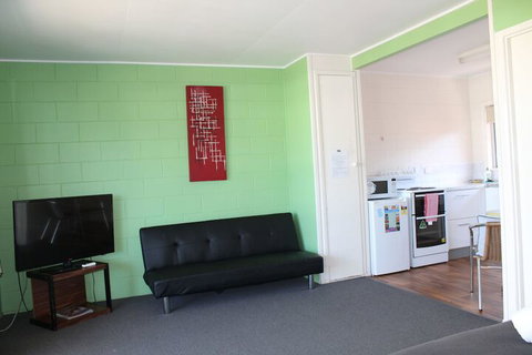 Colonial Court Beachfront Motel And Holiday Stay - Australian Destinations 3