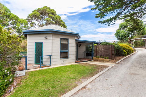 Aireys Inlet Getaway Resort - Australian Destinations 0