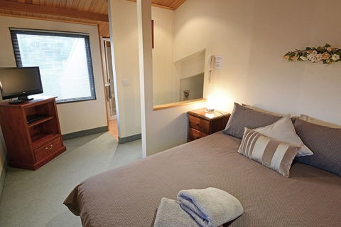 Falls Creek Country Club - Australian Destinations 4