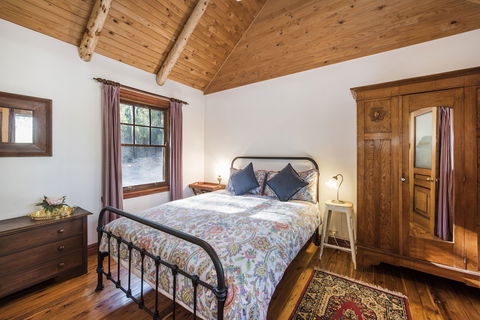Ilkley Cottages - Australian Destinations 1