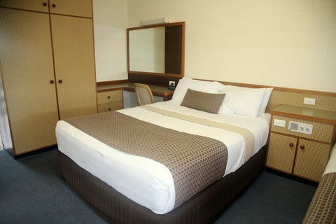 Cannonvale Reef Gateway Hotel - Australian Destinations 1