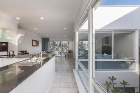 Cottesloe Beach House II - Australian Destinations 4
