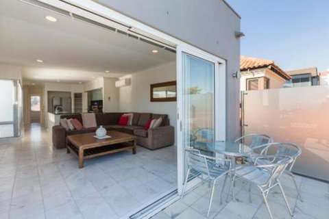 Cottesloe Beach House II - Australian Destinations 6