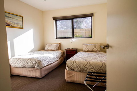 Champagne Stays Apartment - Australian Destinations 6