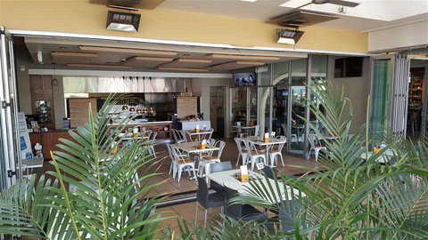 Caloundra Hotel - Australian Destinations 0