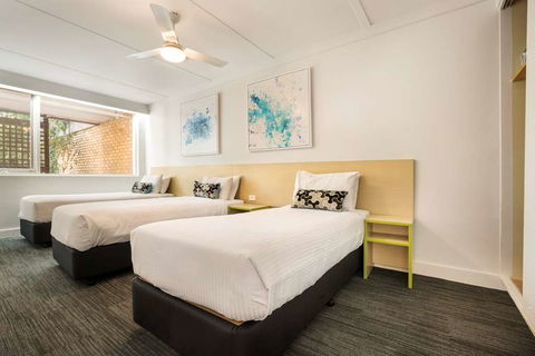 Nightcap At Coolaroo Hotel - Australian Destinations 13