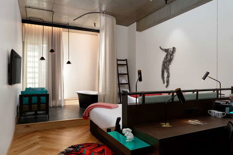 QT Melbourne - Australian Destinations 7