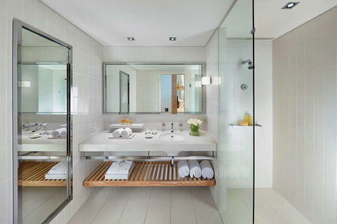 Crown Promenade Hotel - Australian Destinations 6