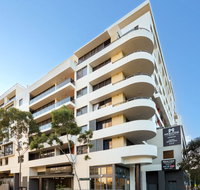 Meriton Suites Waterloo - Australian Destinations
