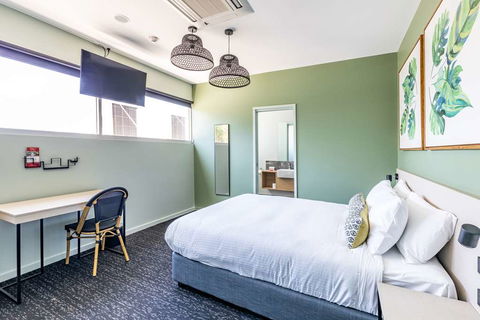 Nightcap At Commercial Hotel - Australian Destinations 1
