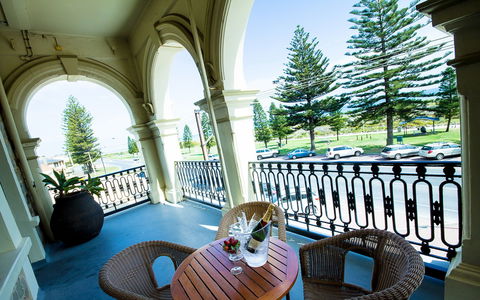 Largs Pier Hotel - Australian Destinations 2
