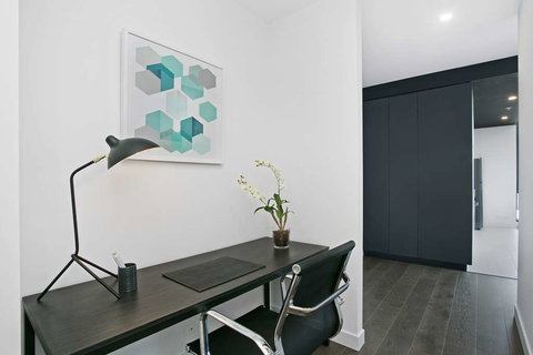 Clayton Serviced Apartments - Australian Destinations 9