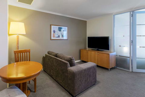 Nesuto Canberra Apartment Hotel - Australian Destinations 13