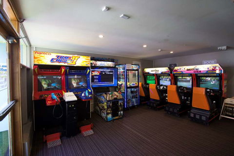 Nightcap At High Flyer Hotel - Australian Destinations 2