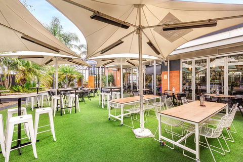 Nightcap At Findon Hotel - Australian Destinations 0