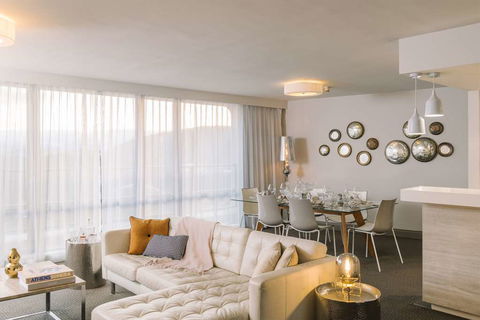 QT Canberra - Australian Destinations 15