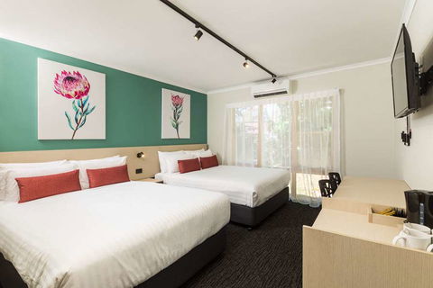 NIghtcap At Balaclava Hotel - Australian Destinations 4