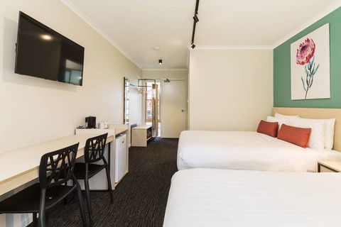 NIghtcap At Balaclava Hotel - Australian Destinations 6