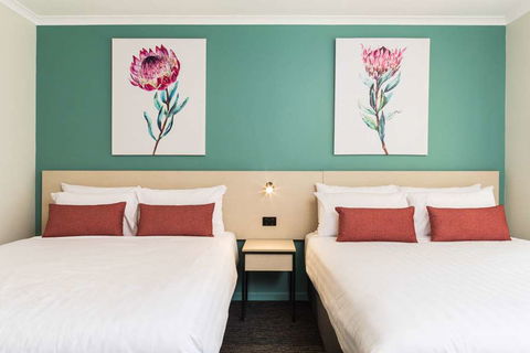 NIghtcap At Balaclava Hotel - Australian Destinations 7