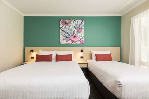 NIghtcap At Balaclava Hotel - Australian Destinations 14