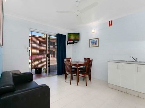 Cairns City Palms - Australian Destinations 0
