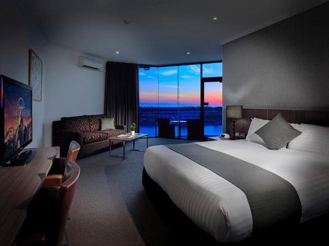 The Lakes Resort Hotel - Australian Destinations 2