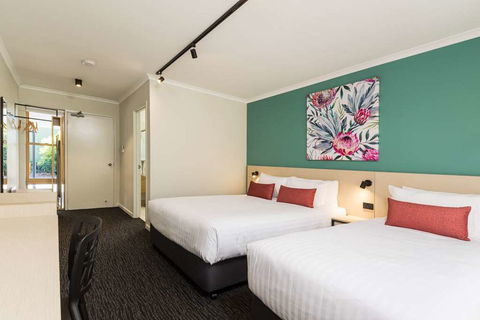 NIghtcap At Balaclava Hotel - Australian Destinations 2