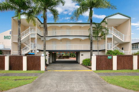 Cairns City Sheridan - Australian Destinations 0
