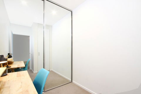 IQ Smart Apartments 704 Braddon ACT - Australian Destinations 1