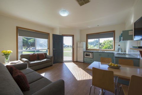 The Retreat West Beach Parks - Australian Destinations 23