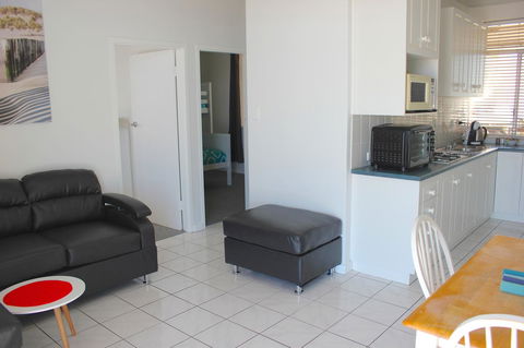 Seaview Sunset Holiday Apartments - Australian Destinations 11