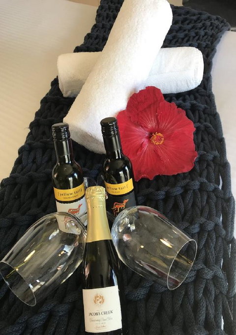 OCEAN BREEZE MOTEL - Australian Destinations 20