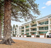 Breeze Beachfront Apartments - Australian Destinations
