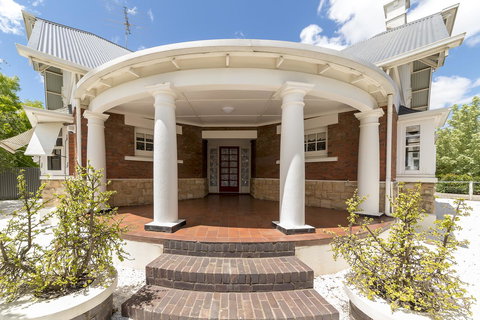 White Rocks Barossa - Australian Destinations 0