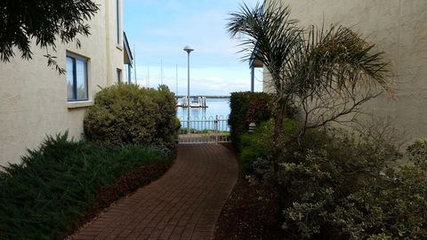Townhouse On The Marina - Australian Destinations 6