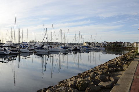 Townhouse On The Marina - Australian Destinations 13