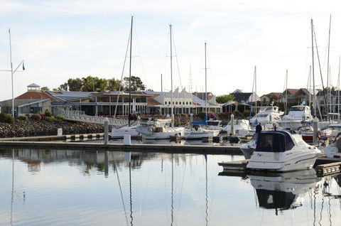 Townhouse On The Marina - Australian Destinations 12