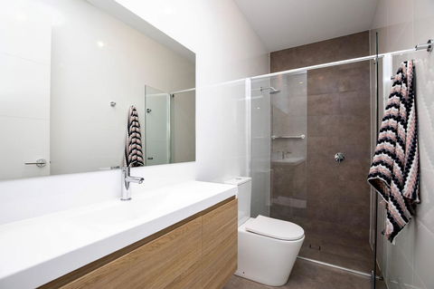 Brand New Affordable Luxury 3 Bedroom 3 Bathrooms House Close To Adelaide City, Chinatown, Beach, Adelaide Airport - Australian Destinations 4