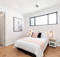 Brand new affordable luxury 3 bedroom 3 bathrooms house close to Adelaide city Chinatown beach Adelaide Airport - Australian Destinations