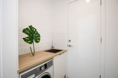 Brand New Affordable Luxury 3 Bedroom 3 Bathrooms House Close To Adelaide City, Chinatown, Beach, Adelaide Airport - Australian Destinations 6
