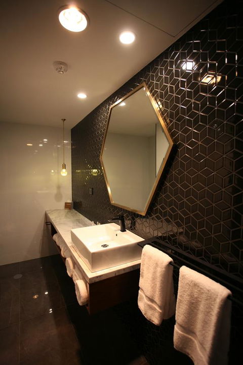 Ellen Hotel - Australian Destinations 25