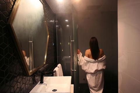 Ellen Hotel - Australian Destinations 6