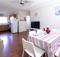 Aurora Holiday Apartment West Beach - Australian Destinations
