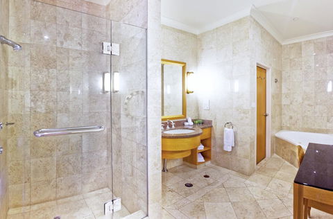 Duxton Hotel Perth - Australian Destinations 3