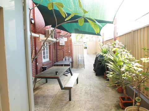 The Emperors Crown Hostel - Australian Destinations 17