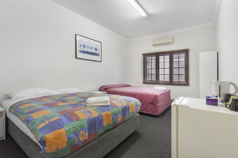 The Emperors Crown Hostel - Australian Destinations 16