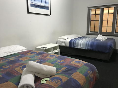 The Emperors Crown Hostel - Australian Destinations 8