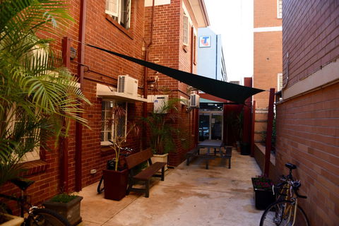 The Emperors Crown Hostel - Australian Destinations 10
