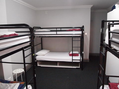 The Emperors Crown Hostel - Australian Destinations 11