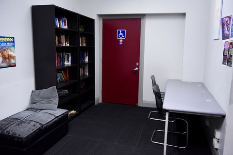 The Emperors Crown Hostel - Australian Destinations 5